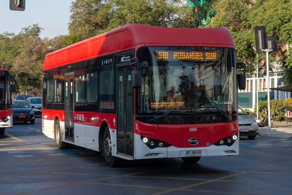 Bus 510 en Avenida Matta, Santiago, Región Metropolitana, Chile
